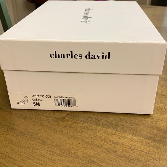 NWT Charles David Castle Studded Heels 5 Cabernet - Picture 3 of 12